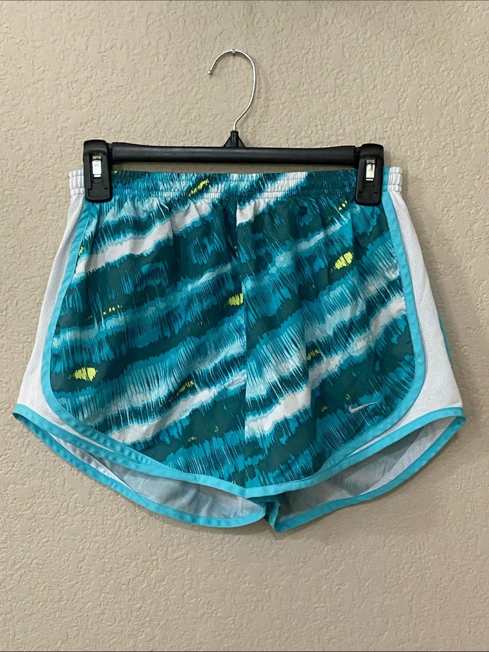 Nike Teal, White and Yellow Patterned Women’s Athletic Shorts. Size M